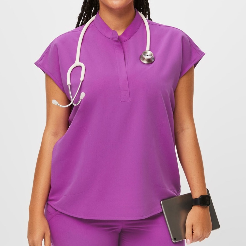 FIGS • Rafaela Three Pocket Scrub Top